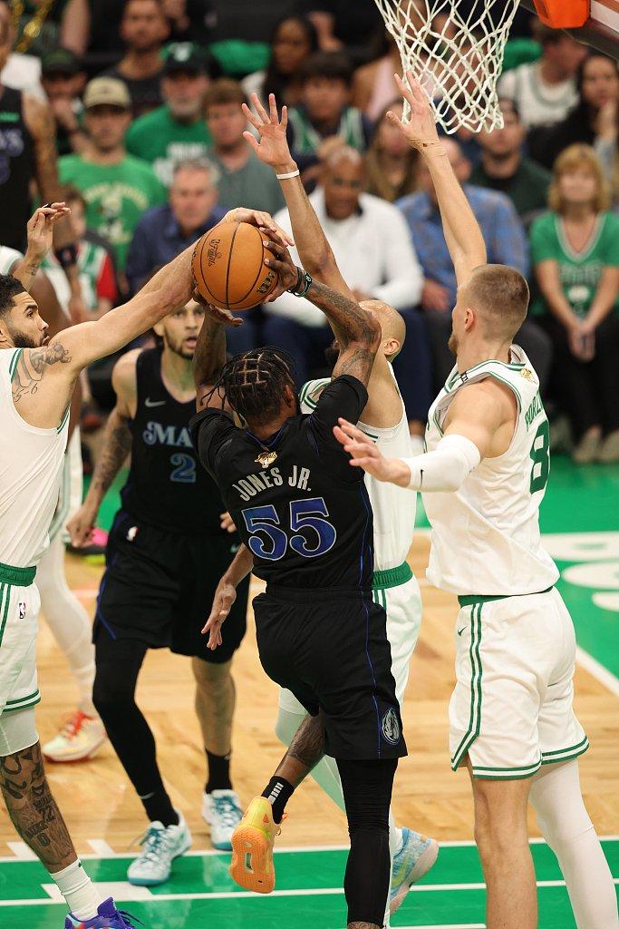 唐斯惊艳全场，波尔津吉斯助攻爆棚，鹈鹕逆转取胜！