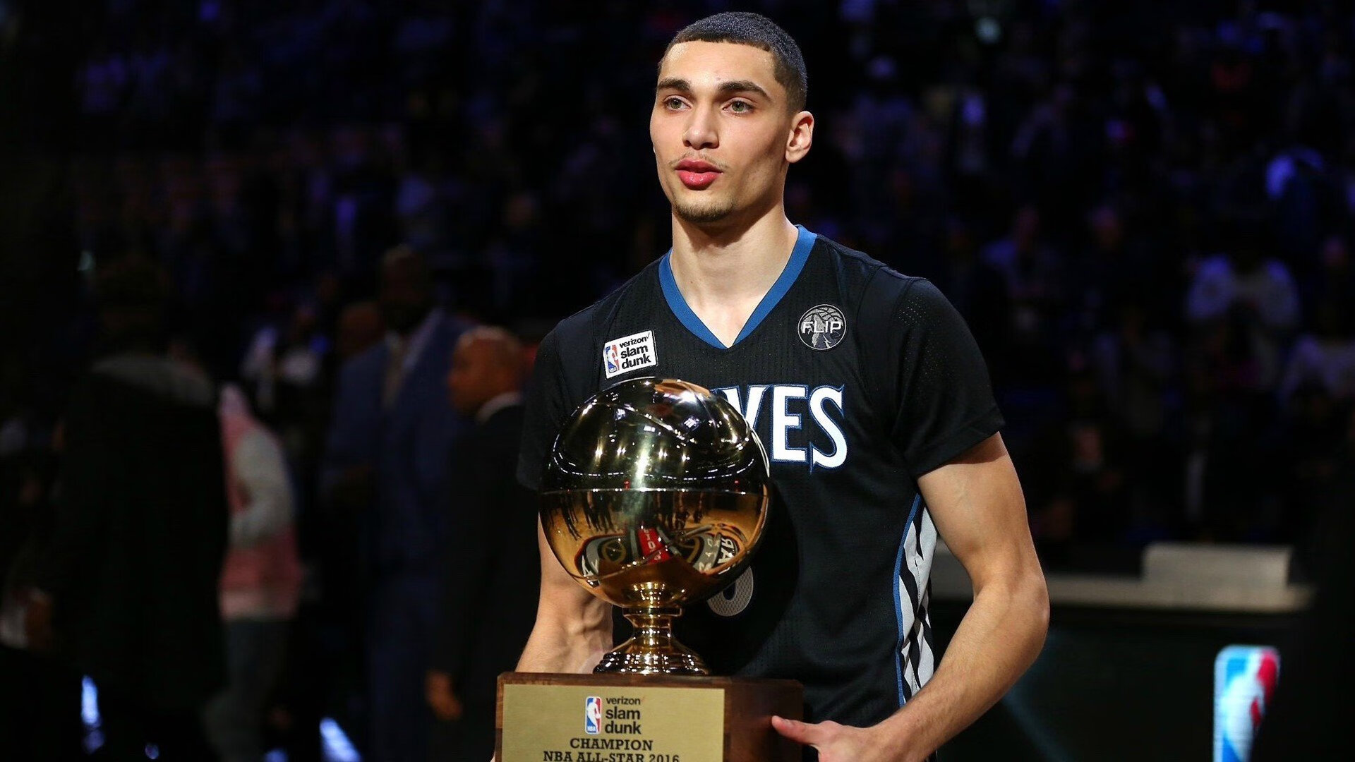 刷新纪录引爆全场！，德约科维奇意外战胜加拿大队全场沸腾不已